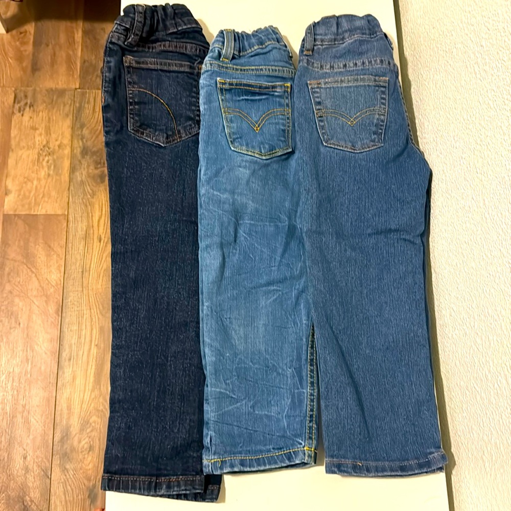 2 jeans Levi’s one joess side 4 for kid all brand new use only one time